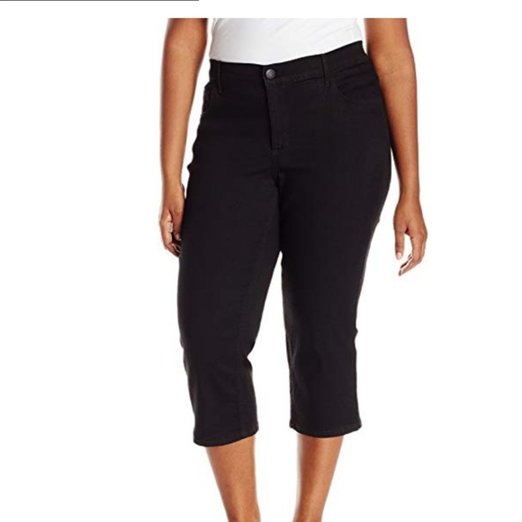 Women's Plus Size Easy Fit Capri Jean - Picture 3 of 4